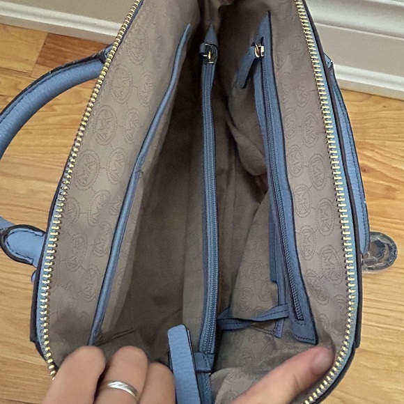 Michael Kors Riley All Leather Sky Blue Handbag - Picture 3 of 7